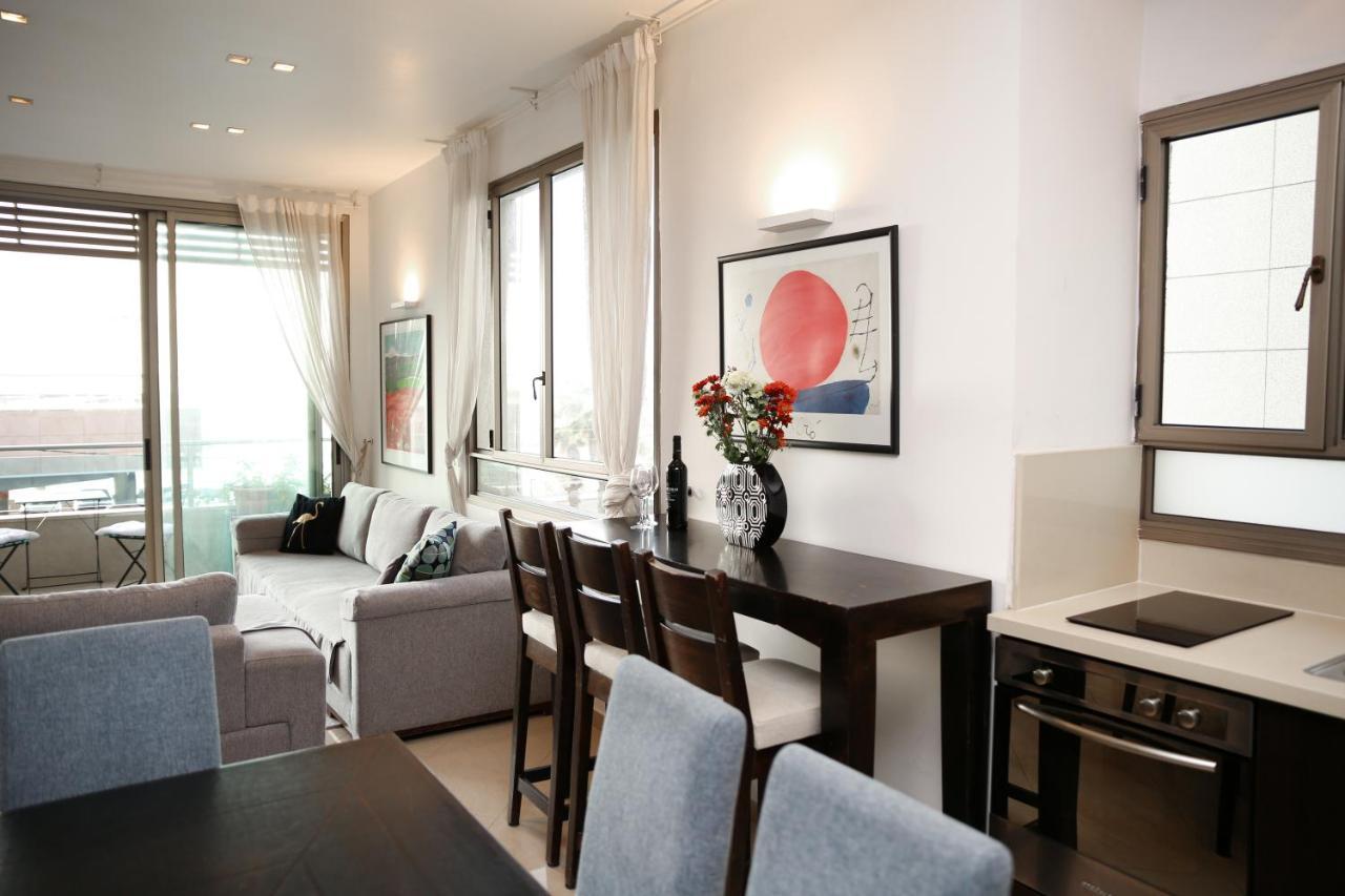 Sea View Prime Location On The Apartment *